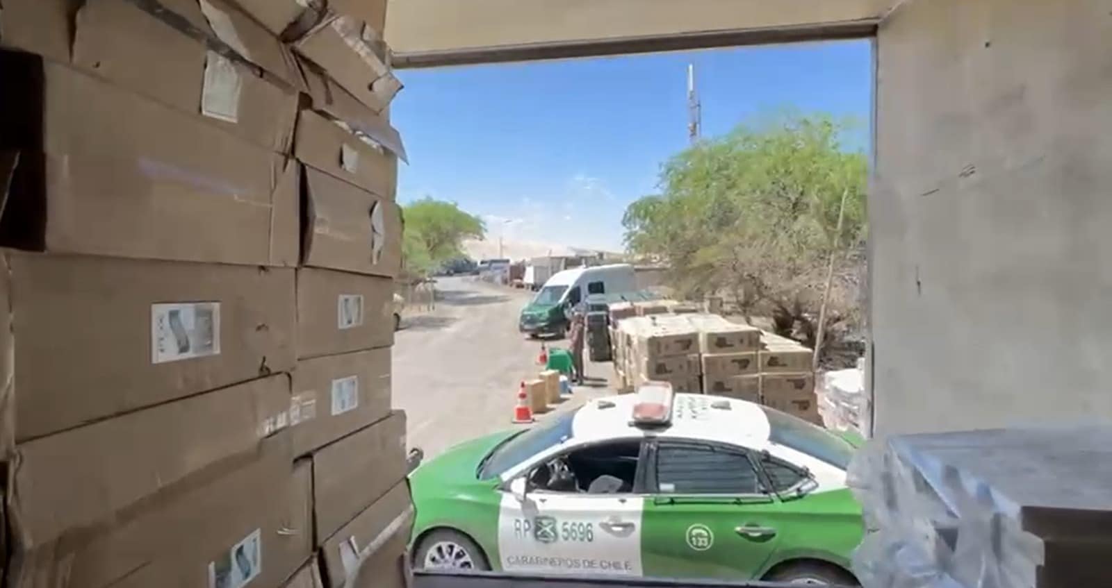 Carabineros Interceptan Enorme Cargamento de Cigarrillos de Contrabando en la Ruta 5 Norte