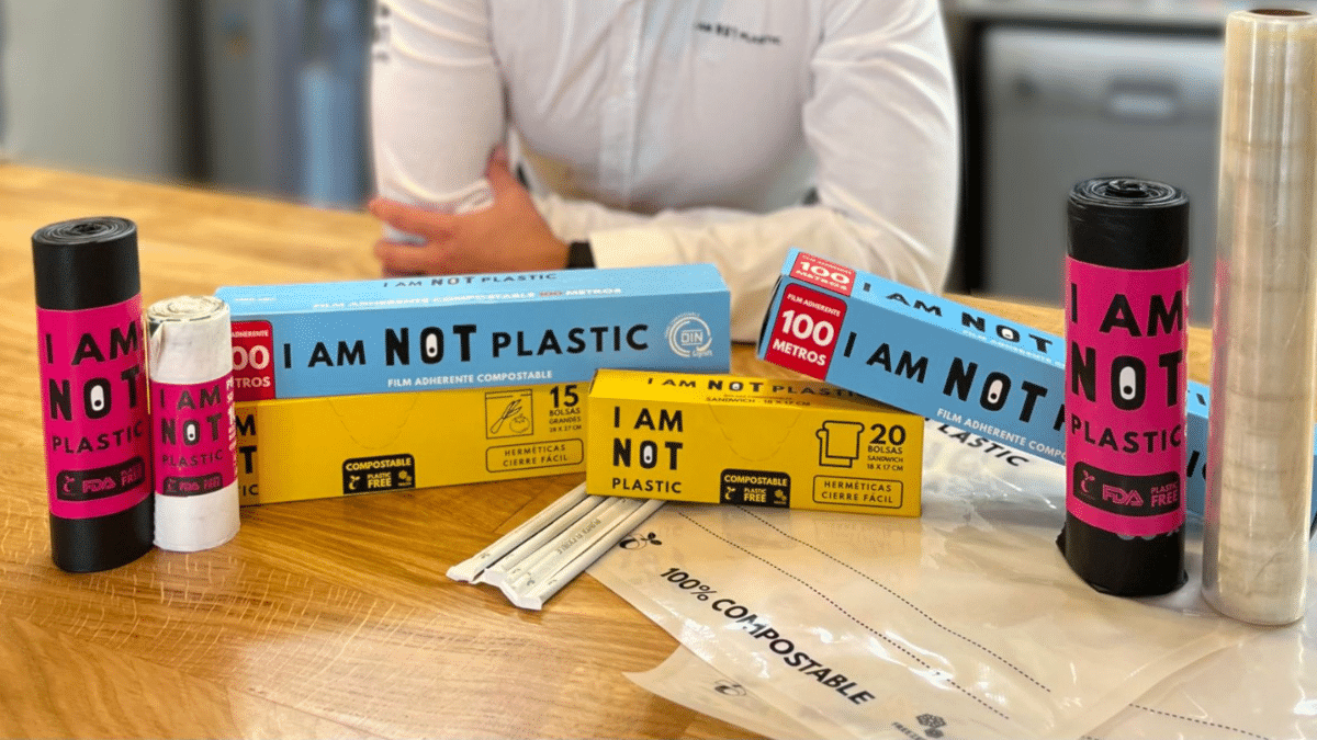 Descubre cómo I Am Not Plastic está revolucionando la lucha contra el plástico de un solo uso