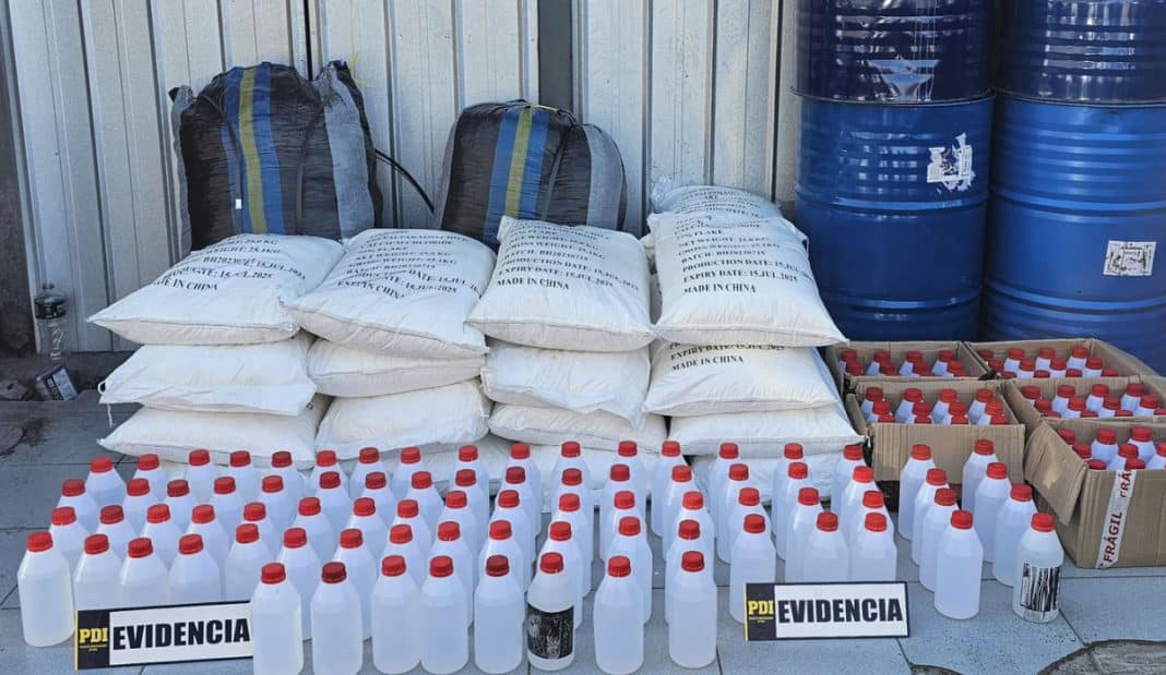 Descubren Tráfico Ilegal de Precursores Químicos en Arica: Dos Detenidos con Más de 400 Litros de Acetona