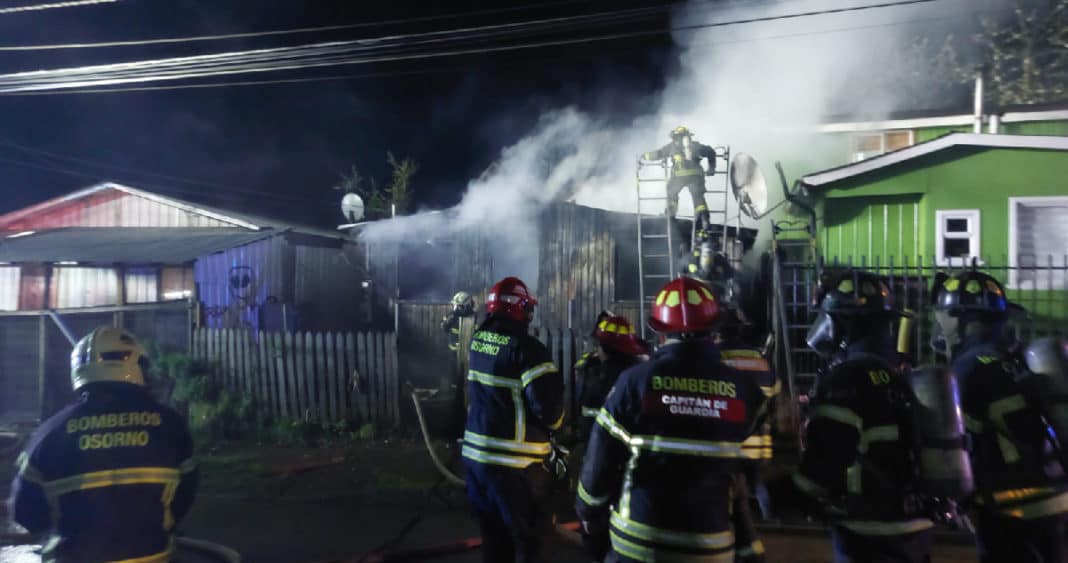 Devastador Incendio en Osorno: Vecino Heroico Resulta Herido al Intentar Salvar Vivienda