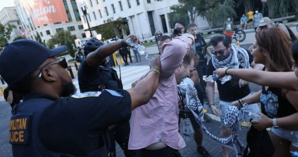 Hombre se Autoinmola en Protesta por Palestina y Líbano Frente a la Casa Blanca