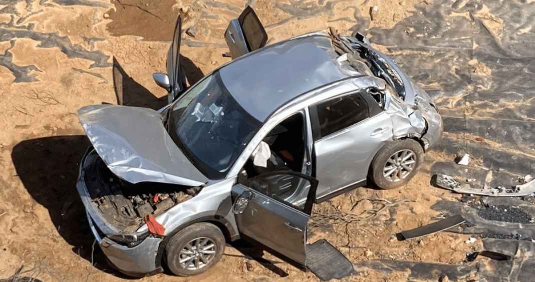 Mujer Sobrevive a Brutal Ataque: Hombre la Lanza por Barranco y Luego se Precipita en su Auto