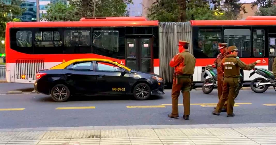 Persecución Policial en Santiago: Taxista Evade Fiscalización y Atropella a Carabinero