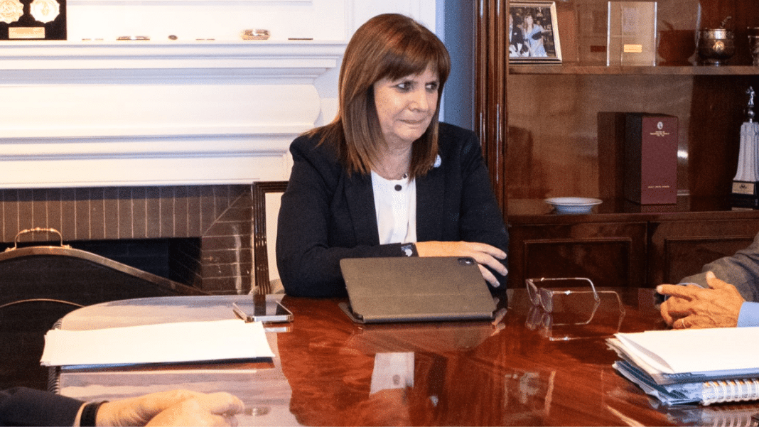 ¡Alerta en Argentina! Bullrich culpa a Chile por el aumento de delitos con inhibidores de vehículos