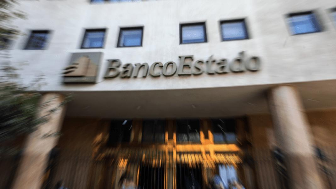 ¡Descubre cómo dos exempleados de Banco Estado robaron millones en un fraude informático!