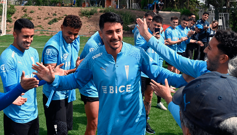 ¡El Toro Zampedri Alcanza la Cima! Homenaje Épico en Universidad Católica