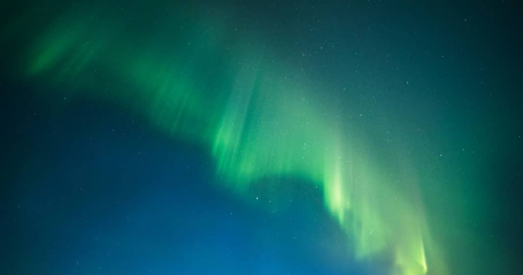 ¡Espectáculo Celestial en el Sur! Tormenta Geomagnética Severa Ilumina el Cielo con Auroras Australes