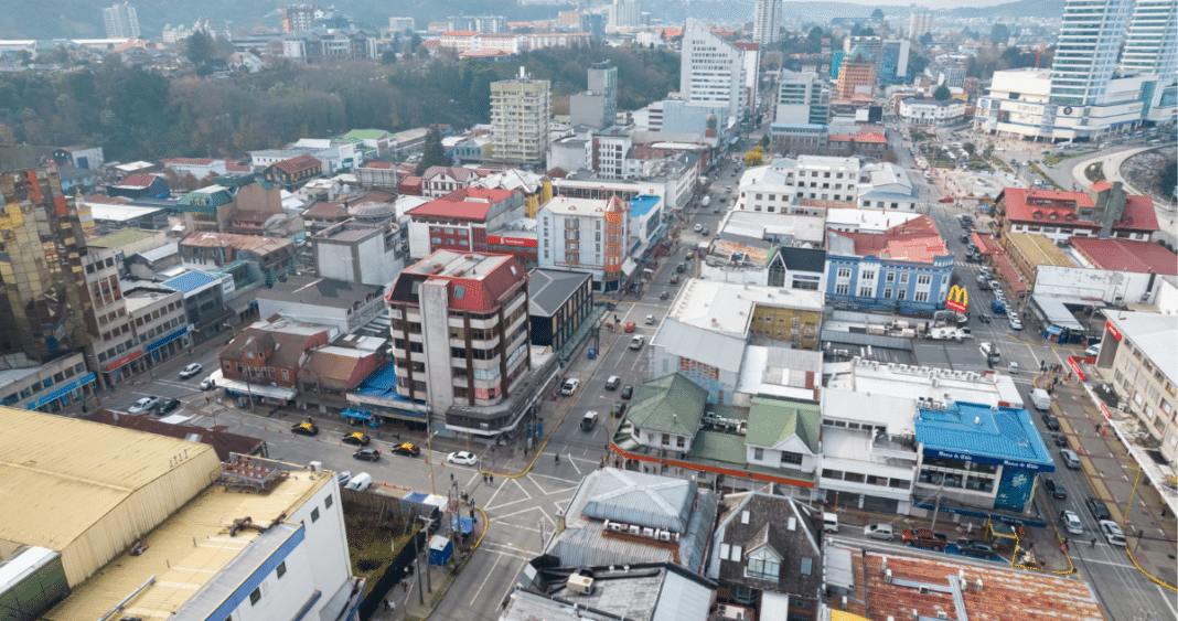 ¡Funcionarios de Aseo y Ornato de Puerto Montt al rescate! Enfrentan el desafío del barrido de calles por falta de empresa