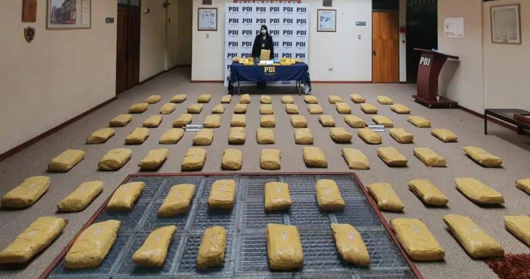 ¡Golpe Contundente al Narcotráfico: Incautan Más de 130 Kilos de Droga Oculta en Camión de Alto Tonelaje en Ruta de Antofagasta!