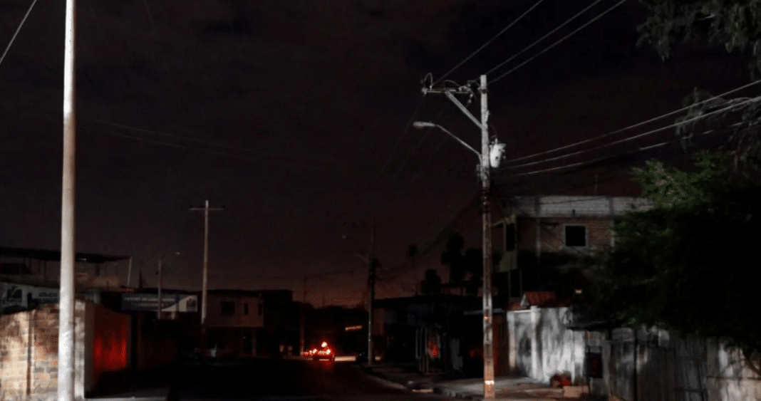 ¡La Crisis Energética en Ecuador Empeora! Cortes de Luz de Hasta 10 Horas Diarias y Cambio de Ministro