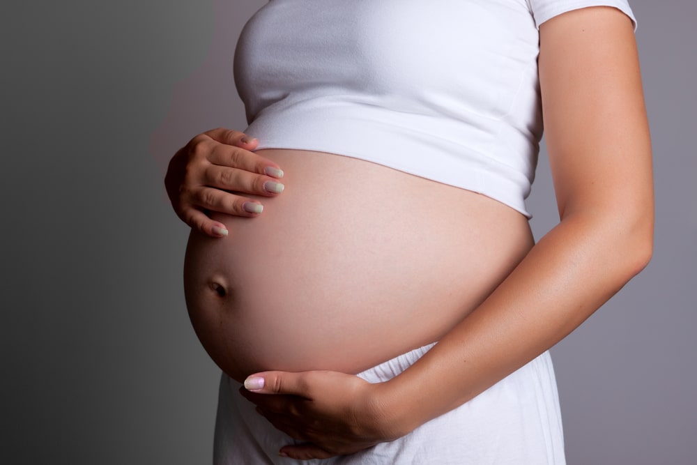 ¡Bienvenida a la Familia! Conocida Pareja del Espectáculo Chileno Celebra el Nacimiento de su Primer Bebé