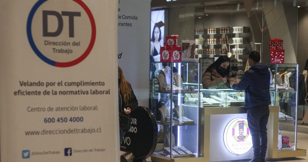 301 Empleados Enviados a Casa: Multas Millonarias a Centros Comerciales por Infringir Feriado Electoral