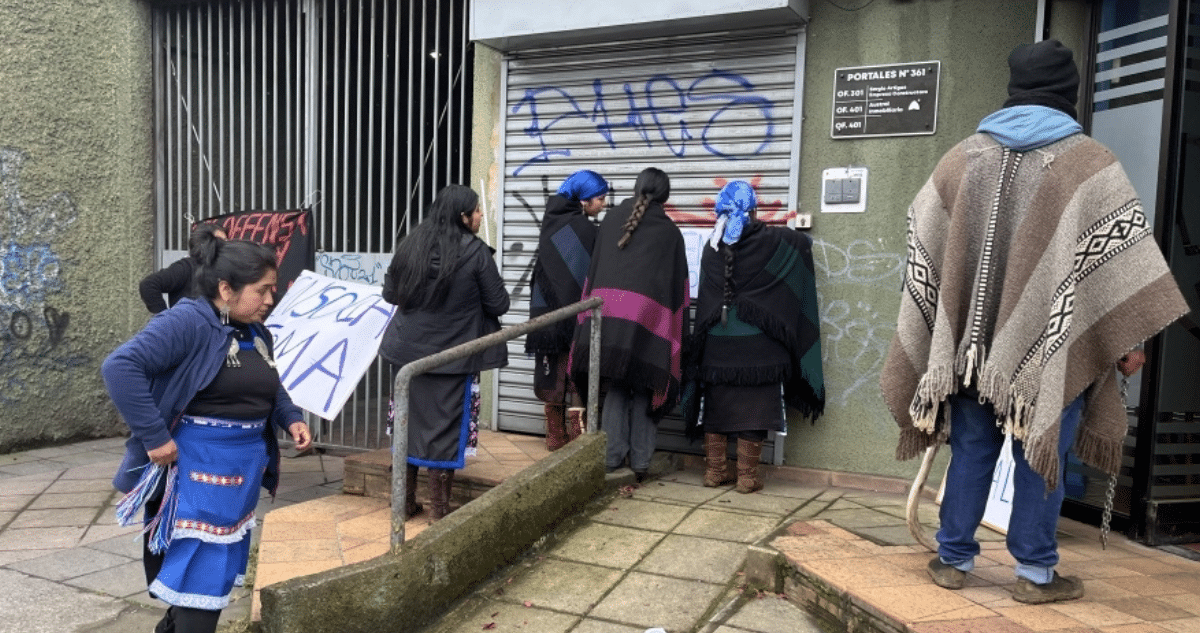 Comuneros Mapuche Toman la Defensoría Penal Pública en Medio del Juicio por el Crimen del Sargento Francisco Benavides