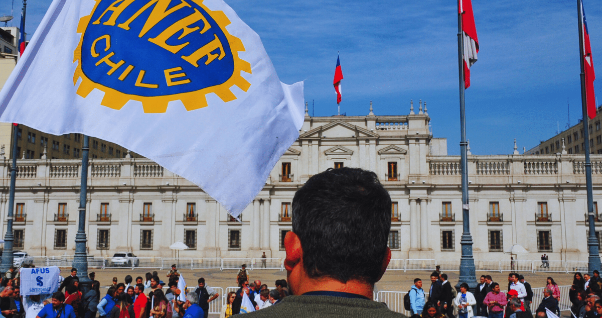 Funcionarios Públicos Exigen Mejoras Salariales y Laborales: Gobierno Enfrenta Desafíos Económicos