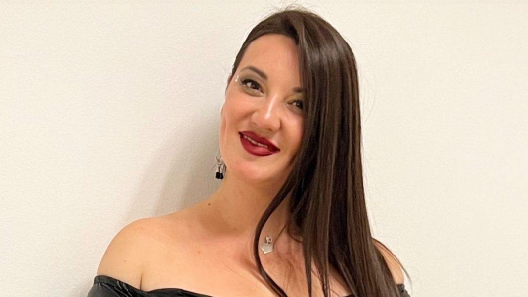 Kristel Meyer: La Sensual Voz de «Entremares» Cautiva a sus Seguidores