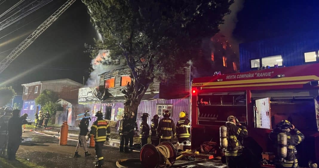 Trágico Incendio en Antigua Casona de Osorno: Dos Vidas Perdidas