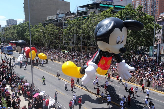 ¡Prepárate para el Desfile Navideño de París 2024 en Santiago!