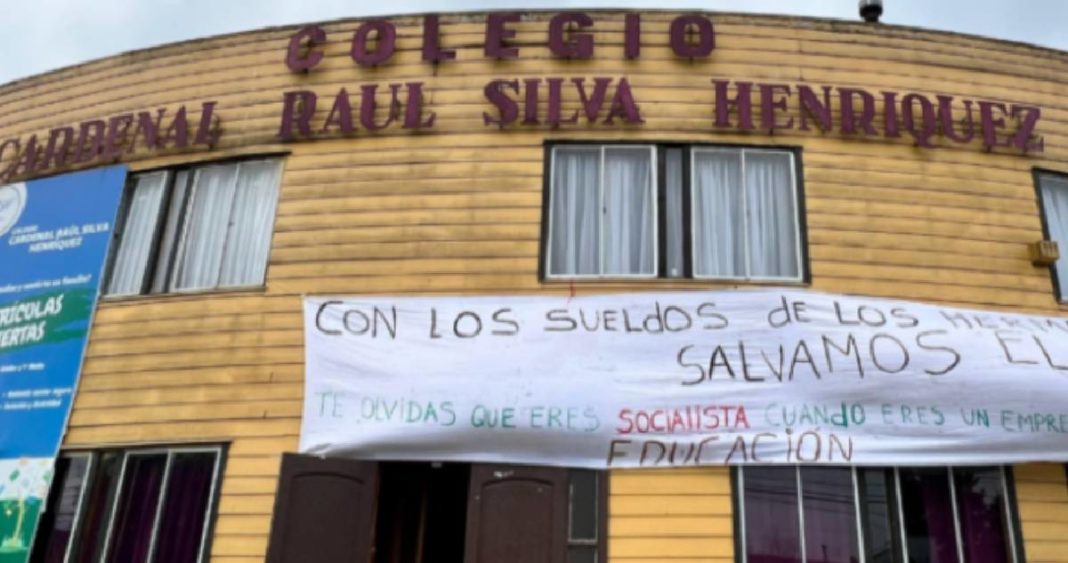 Cierre Definitivo de Colegio en Río Bueno: Trabajadores Enfrentan Rabia y Frustración