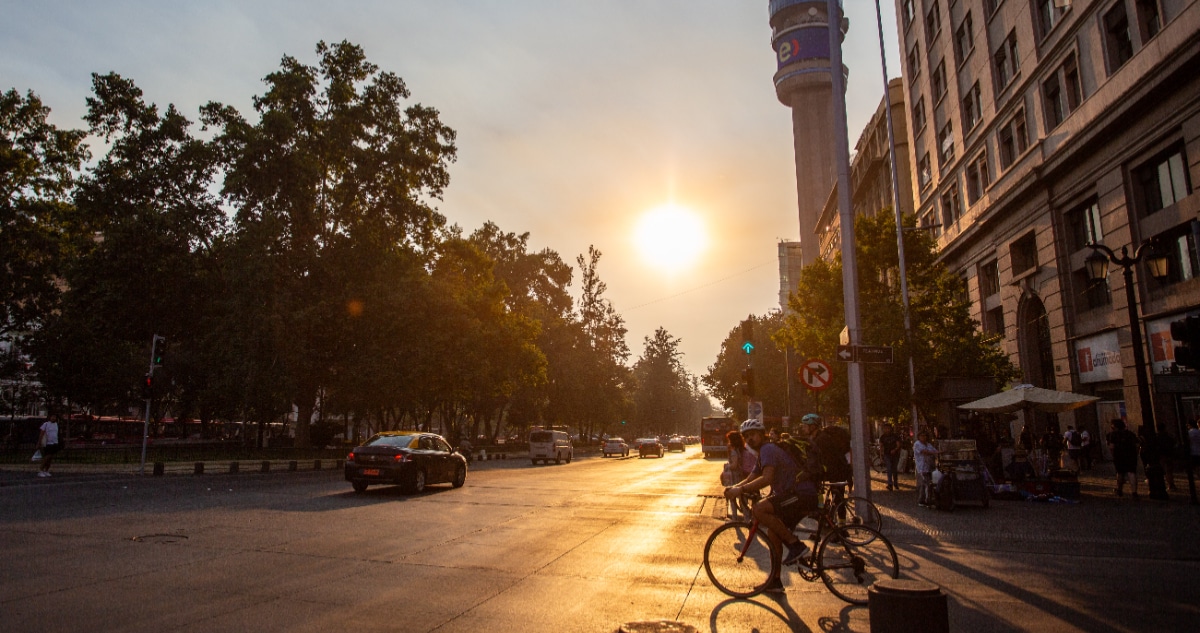 Cómo Protegerse del Denso Humo de Incendios Forestales en Santiago