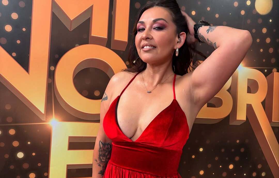 Denisse Malebrán: La Sensual Voz de Saiko Cautiva con su Belleza Madura