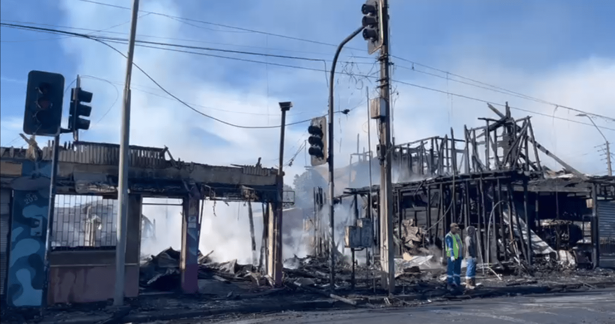 Devastador Incendio en Talcahuano: Familias Pierden Todo y Sufren Desgarradora Pérdida