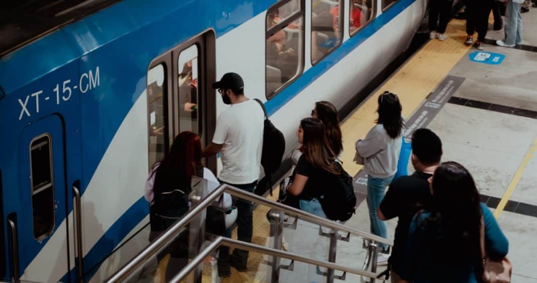 Impulso al Desarrollo Ferroviario: EFE Adjudica Contrato Clave para Extender Metro a Quillota