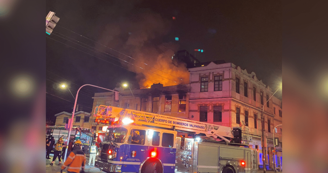 Mujer Detenida por Trágico Incendio que Cobró Vida de Hombre de 60 Años en Valparaíso