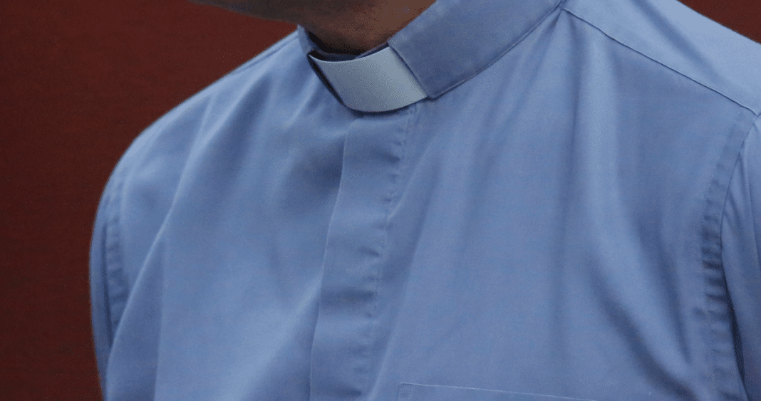 Obispado de Valparaíso Expulsa a Sacerdote Condenado por Abuso Sexual de Menor