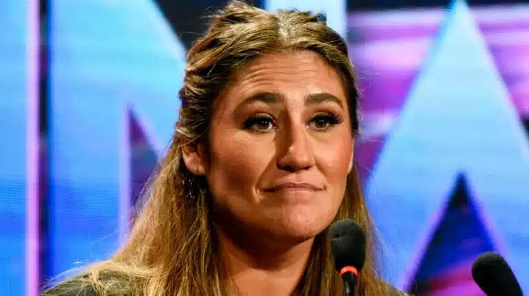 ¡Belén Mora Pone Límites! Respuesta Contundente a Seguidora Sobre Supuesta Salida del País
