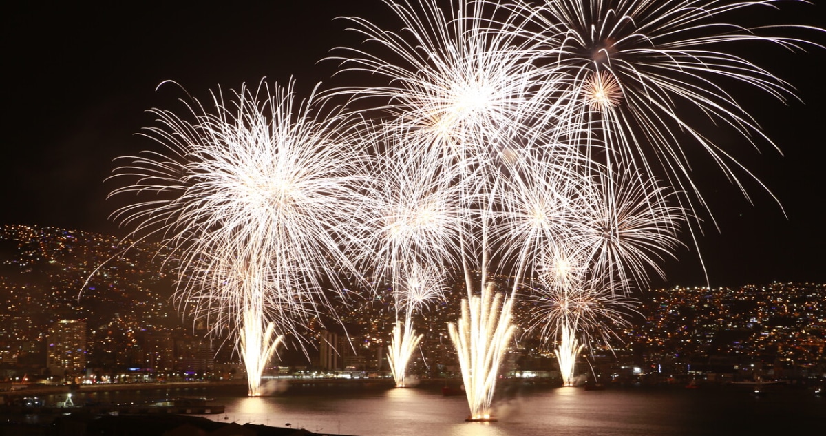 ¡Luces, Colores y Marejadas! El Espectacular Show Pirotécnico de Año Nuevo en Valparaíso y Viña del Mar