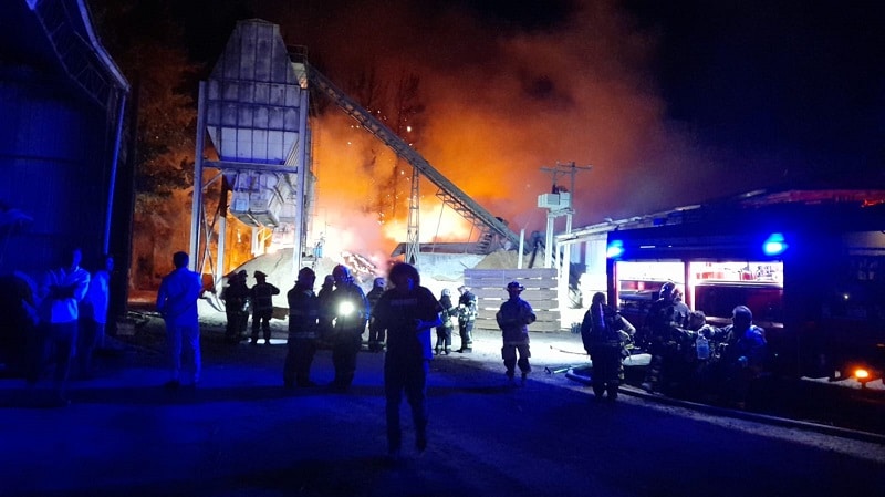 Devastador Incendio Consume Aserradero Cerro Colorado en Los Ángeles