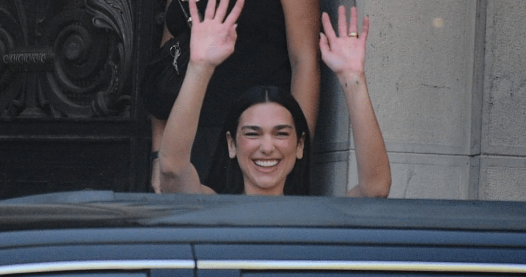 Dua Lipa Sorprende a Fans Chilenos con Almuerzo en Emblemático Club de Santiago