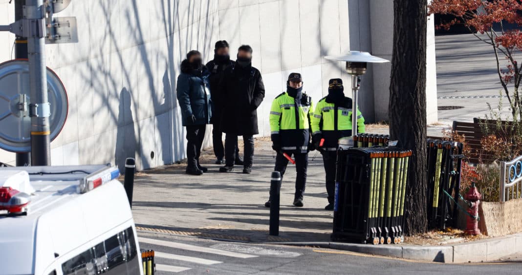 Enfrentamiento entre el presidente surcoreano y las autoridades: Desafíos a la seguridad y el estado de derecho