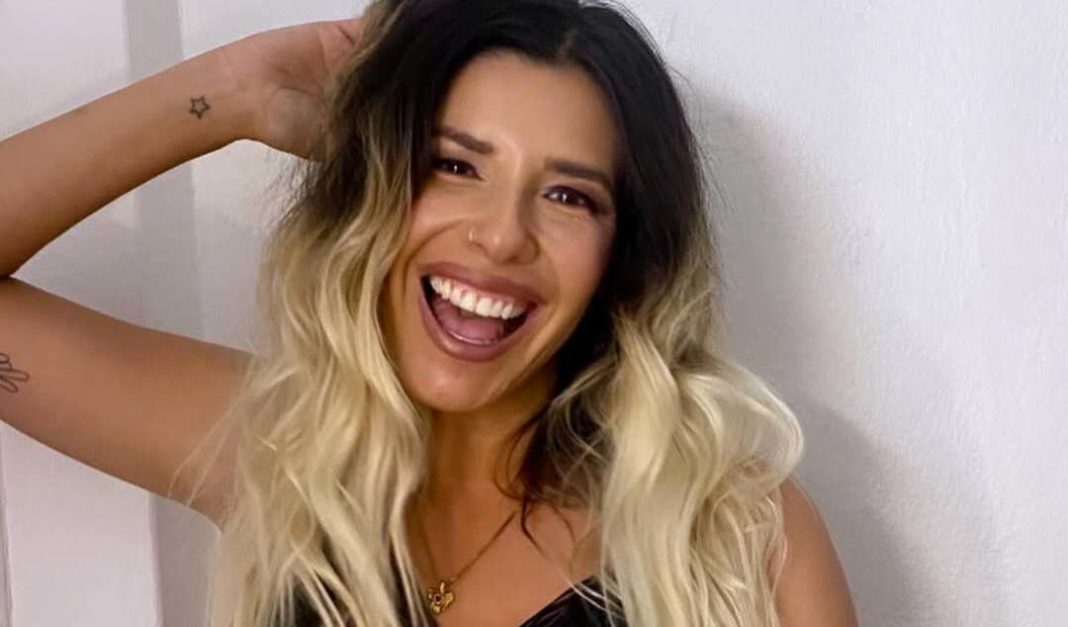 La Belleza Radiante de Dayana Amigo: Celebrando sus 43 Años con Estilo y Confianza