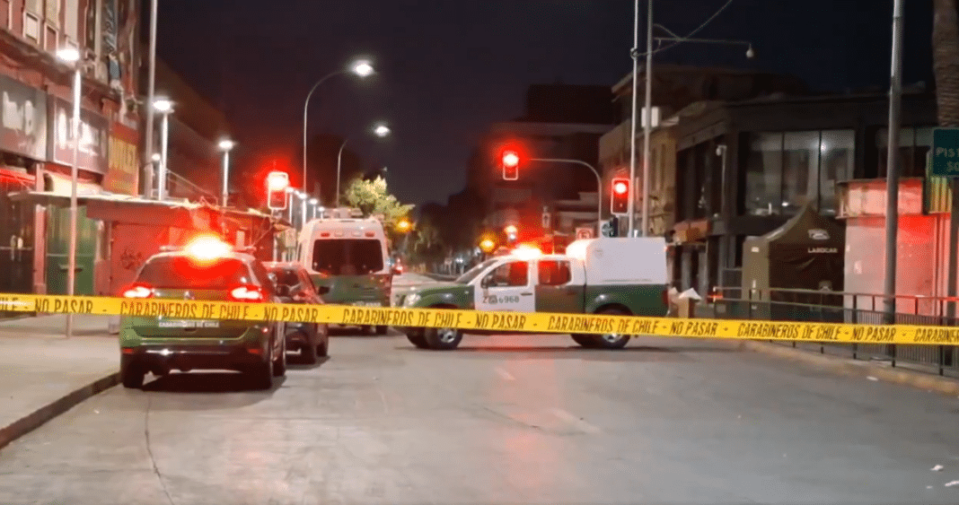 Persecución Mortal en el Barrio Meiggs: Un Delincuente Abatido y un Carabinero Herido