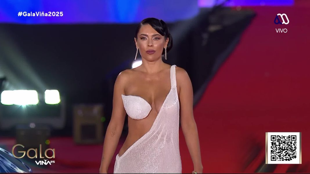 Daniela Aránguiz Deslumbra con Atrevido Atuendo en la Gala de Viña