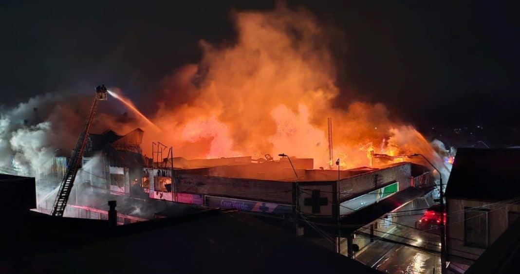 Devastador Incendio Consume Más de 60 Locales Comerciales en Ancud