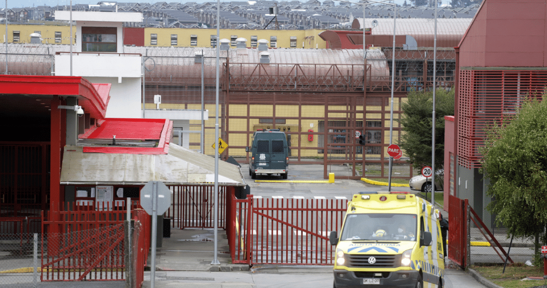 Incidente Violento en Cárcel de Puerto Montt: Gendarmes Agredidas por Reclusas