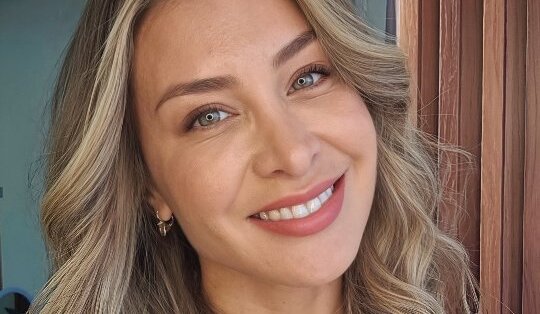 Sabrina Sosa Celebra su Amor con Joaquín Montecinos: Una Mirada Más Allá de los Comentarios Crueles