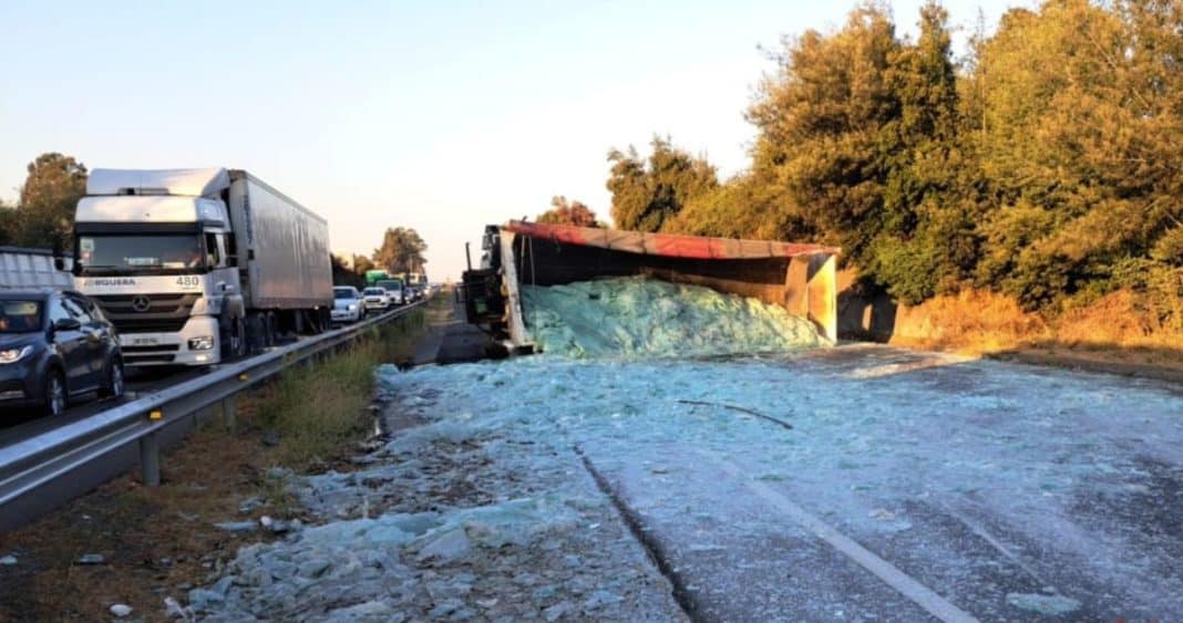 Trágico Accidente en Ruta 5 Sur: Dos Vidas Perdidas y Caos Vial