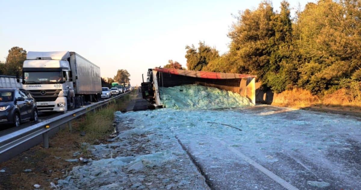 Trágico Accidente en Ruta 5 Sur: Dos Vidas Perdidas y Caos Vial