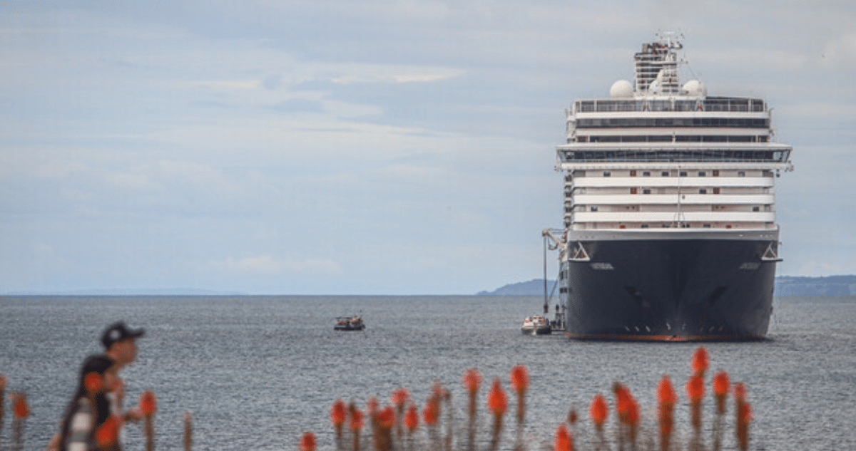 Arribo Masivo: Crucero Viking Jupiter Trae Más de 2,300 Turistas al Puerto de Valparaíso