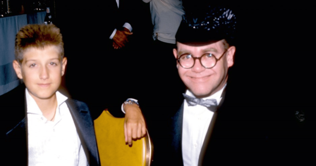 De la Oscuridad a la Esperanza: Cómo Ryan White, un Joven con VIH, Transformó la Vida de Elton John