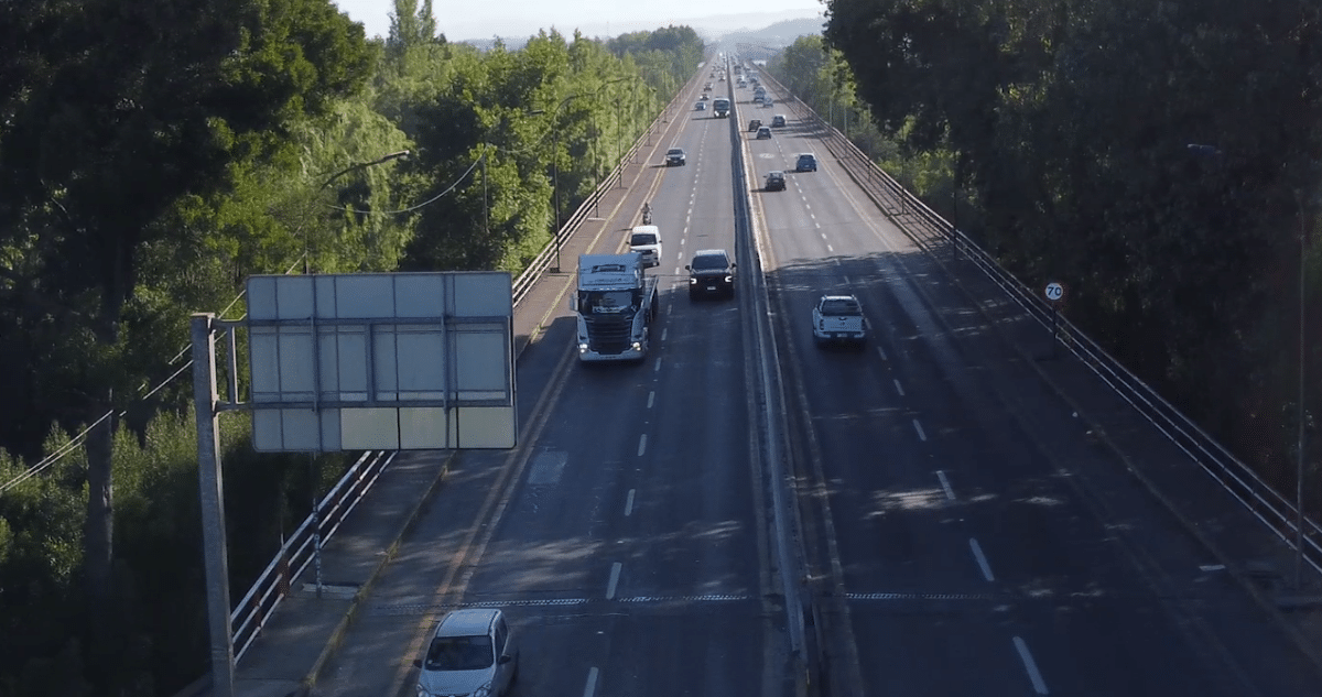 Desafío de Tránsito en el Puente Juan Pablo II: Camioneros Desafían Restricciones