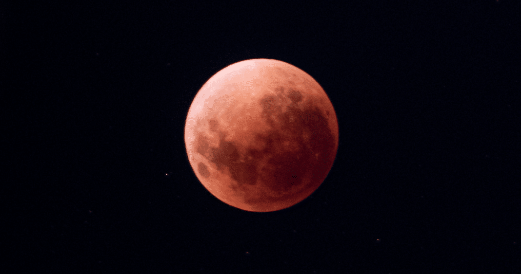 El Fascinante Eclipse Lunar 'Luna de Sangre' de 2023: Descubre su Espectacular Transformación