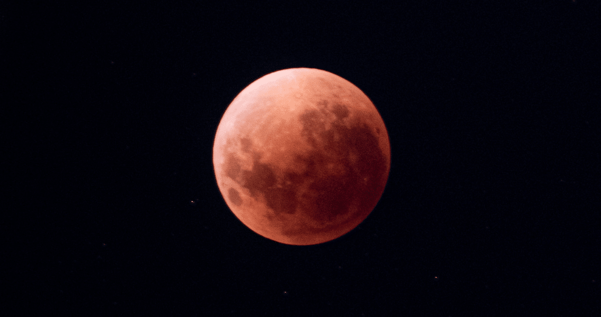 El Fascinante Eclipse Lunar 'Luna de Sangre' de 2023: Descubre su Espectacular Transformación