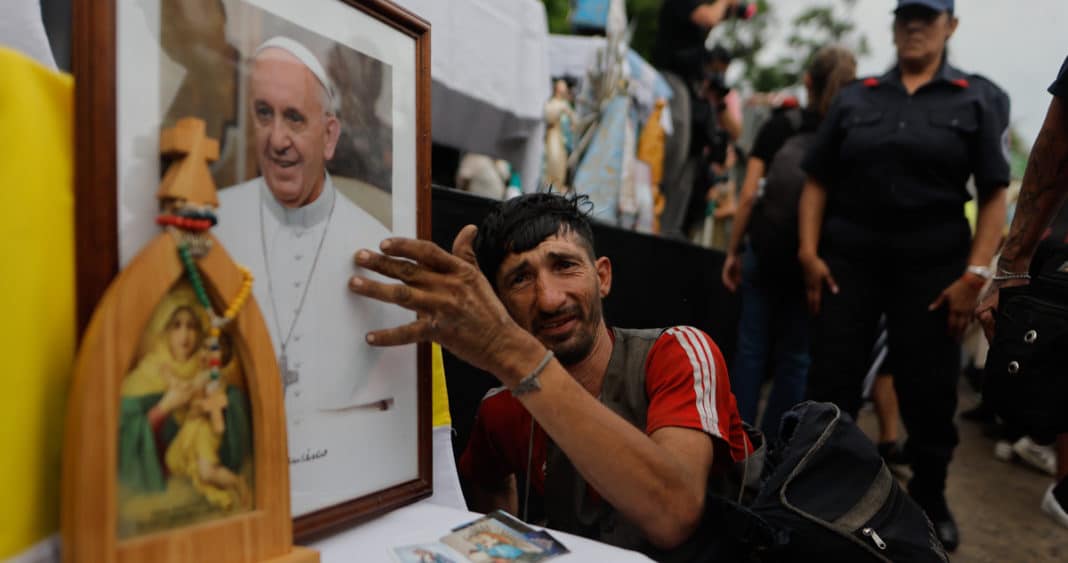 El Papa Francisco en Recuperación: Una Batalla Compleja pero Esperanzadora