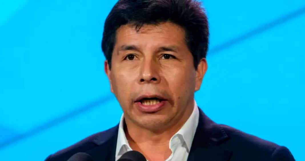 Expresidente Peruano Hospitalizado Tras Huelga de Hambre: Lucha por Justicia o Consecuencias Graves