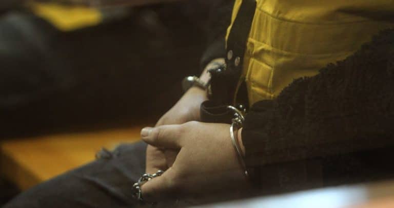 Hombre Condenado por Violación Reiterada de su Hija: Embarazo a los 13 Años
