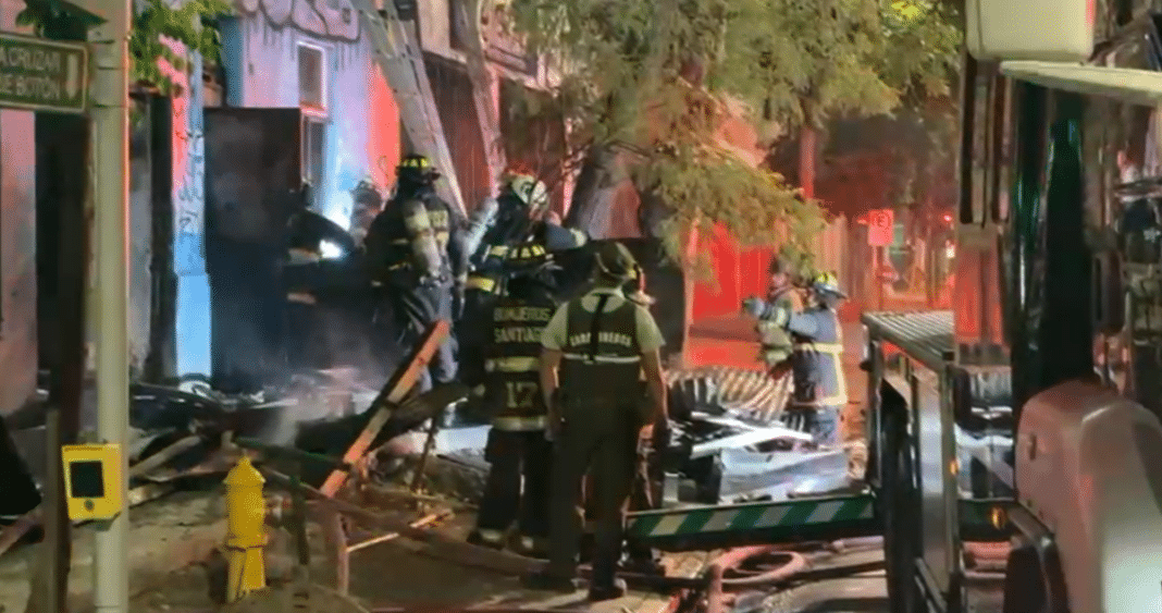 Incendio Devasta Refugio Improvisado: Rescate y Reconstrucción en el Centro de Santiago